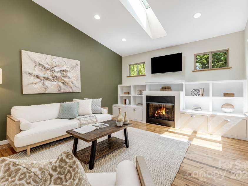 506 Hiawassee Avenue, Black Mountain, NC 28711.  MLS# CAR4265493, YatesRealty ID 24657. Beautiful built-ins