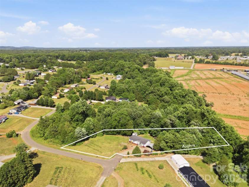 333 Howard Norton Drive, Hiddenite, NC 28636.  MLS# CAR4382521, YatesRealty ID 24658. Another overhead shot, lines are approximate