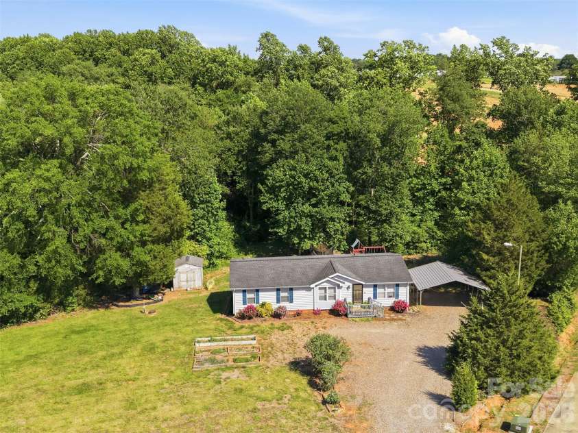 333 Howard Norton Drive, Hiddenite, NC 28636.  MLS# CAR4382521, YatesRealty ID 24658. Come see this home today