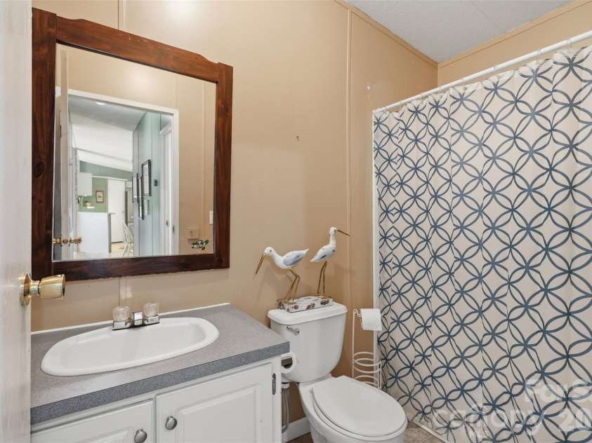 333 Howard Norton Drive, Hiddenite, NC 28636.  MLS# CAR4382521, YatesRealty ID 24658. Hall bathroom