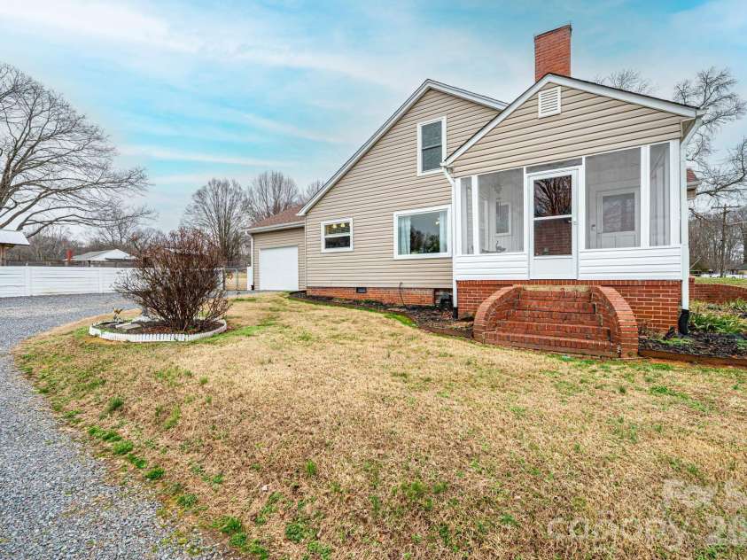 235 Spring Street, Mocksville, NC 27028.  MLS# CAR4336603, YatesRealty ID 2466. 