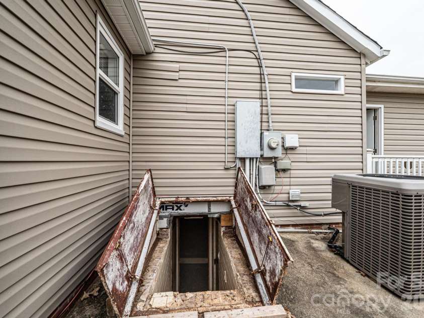 235 Spring Street, Mocksville, NC 27028.  MLS# CAR4336603, YatesRealty ID 2466. 