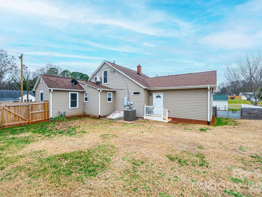 235 Spring Street, Mocksville, NC 27028.  MLS# CAR4336603, YatesRealty ID 2466. 