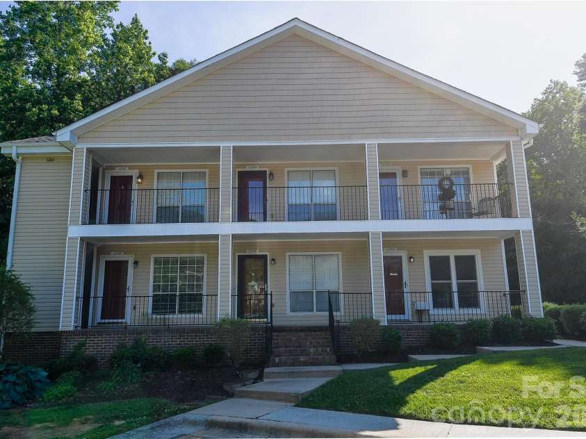 1046 Surry Lane, Gastonia, NC 28054.  MLS# CAR4385516, YatesRealty ID 24660. 