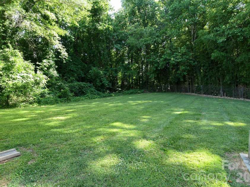 1046 Surry Lane, Gastonia, NC 28054.  MLS# CAR4385516, YatesRealty ID 24660. 