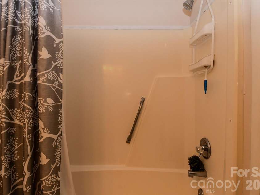 1046 Surry Lane, Gastonia, NC 28054.  MLS# CAR4385516, YatesRealty ID 24660. 