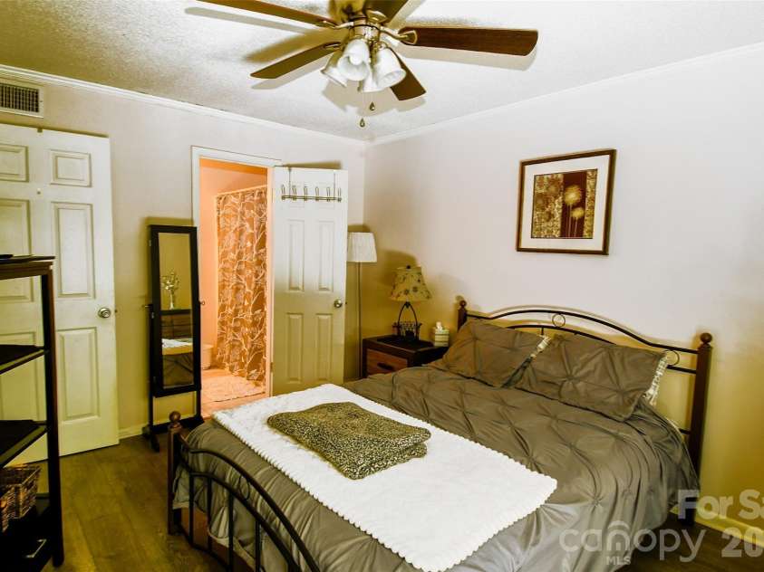1046 Surry Lane, Gastonia, NC 28054.  MLS# CAR4385516, YatesRealty ID 24660. 