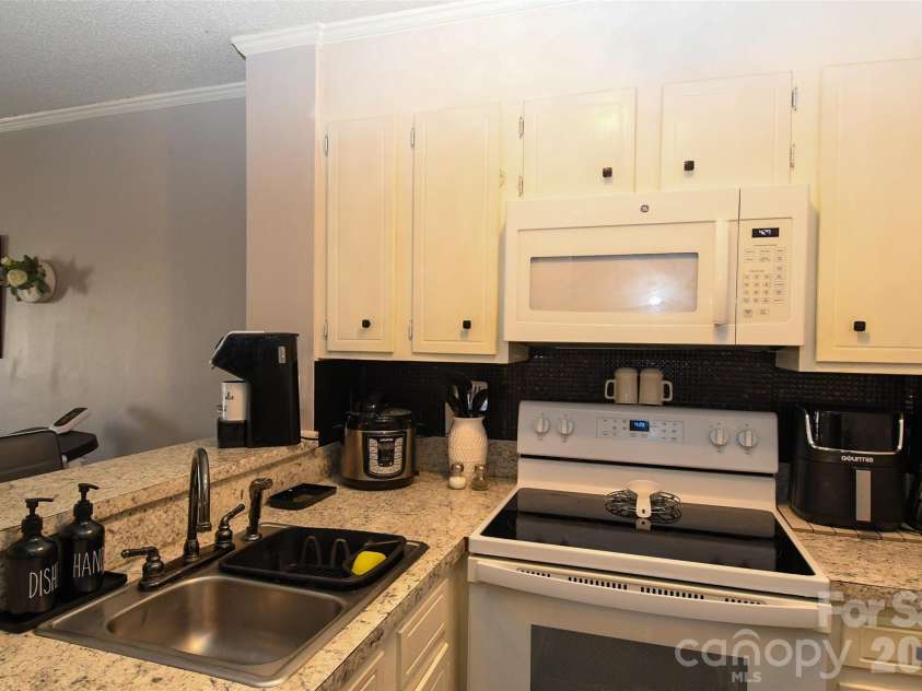 1046 Surry Lane, Gastonia, NC 28054.  MLS# CAR4385516, YatesRealty ID 24660. 