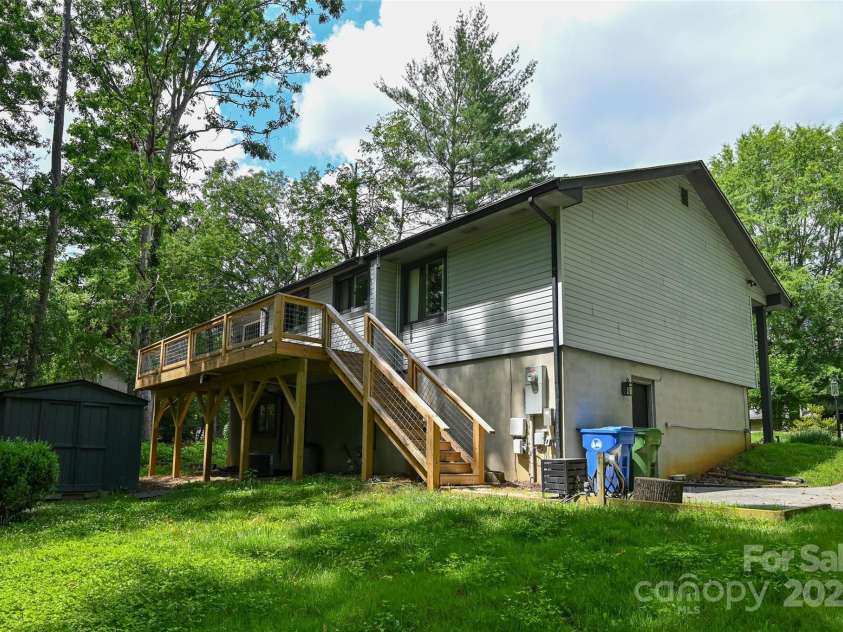 18 Golden Oaks Lane, Fletcher, NC 28732.  MLS# CAR4271858, YatesRealty ID 24660. 