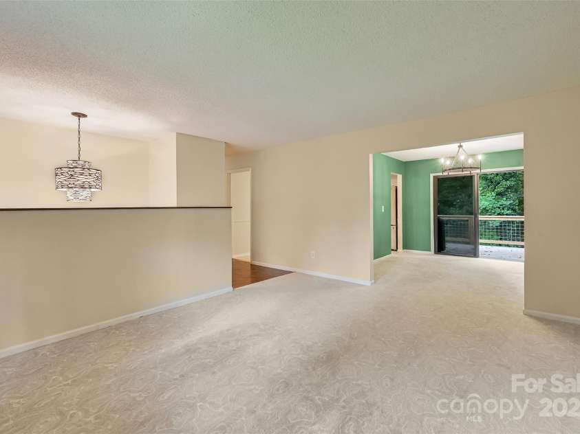 18 Golden Oaks Lane, Fletcher, NC 28732.  MLS# CAR4271858, YatesRealty ID 24660. 