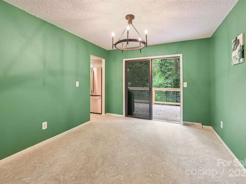 18 Golden Oaks Lane, Fletcher, NC 28732.  MLS# CAR4271858, YatesRealty ID 24660. 