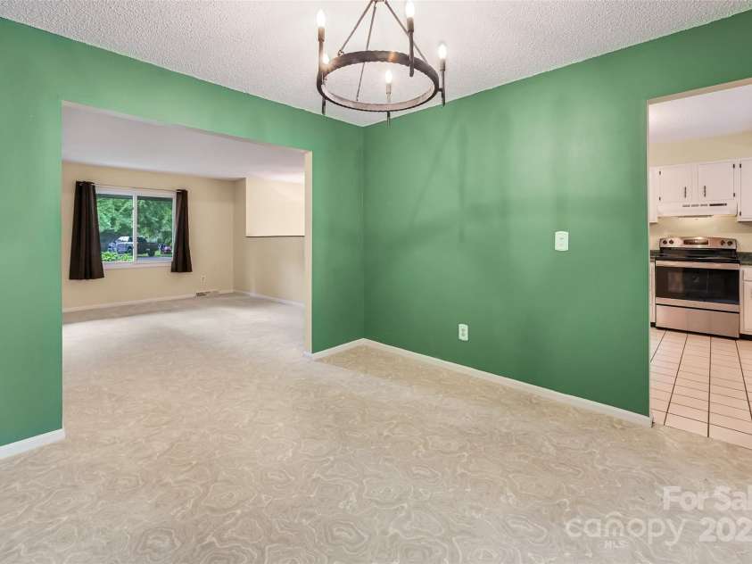 18 Golden Oaks Lane, Fletcher, NC 28732.  MLS# CAR4271858, YatesRealty ID 24660. 