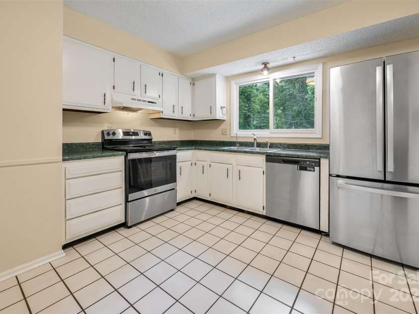 18 Golden Oaks Lane, Fletcher, NC 28732.  MLS# CAR4271858, YatesRealty ID 24660. 