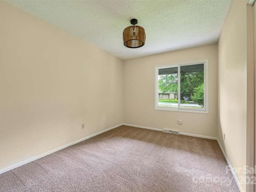 18 Golden Oaks Lane, Fletcher, NC 28732.  MLS# CAR4271858, YatesRealty ID 24660. 