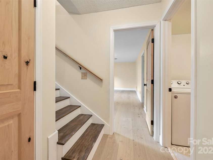 18 Golden Oaks Lane, Fletcher, NC 28732.  MLS# CAR4271858, YatesRealty ID 24660. 