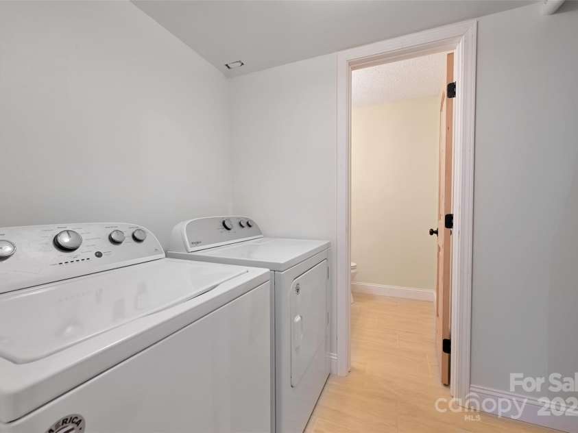 18 Golden Oaks Lane, Fletcher, NC 28732.  MLS# CAR4271858, YatesRealty ID 24660. 