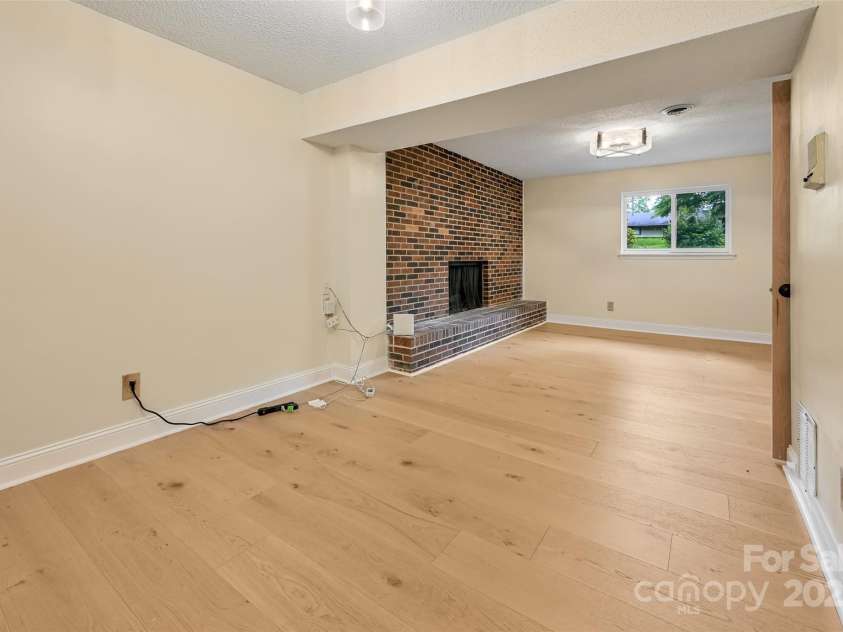 18 Golden Oaks Lane, Fletcher, NC 28732.  MLS# CAR4271858, YatesRealty ID 24660. 