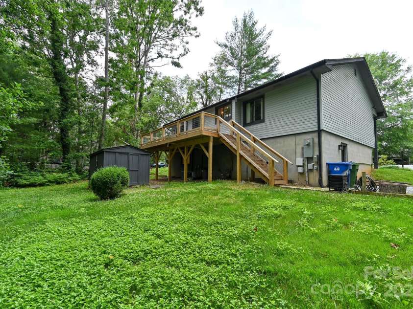 18 Golden Oaks Lane, Fletcher, NC 28732.  MLS# CAR4271858, YatesRealty ID 24660. 