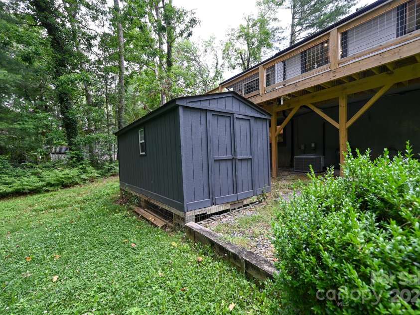 18 Golden Oaks Lane, Fletcher, NC 28732.  MLS# CAR4271858, YatesRealty ID 24660. 