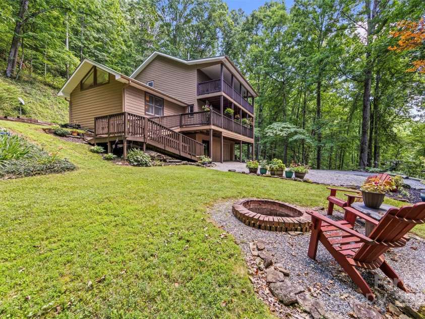 747 Bear Cove Circle, Bryson City, NC 28713.  MLS# CAR4278291, YatesRealty ID 24661. 