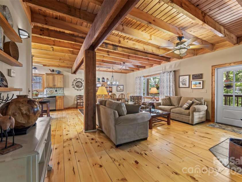 747 Bear Cove Circle, Bryson City, NC 28713.  MLS# CAR4278291, YatesRealty ID 24661. 