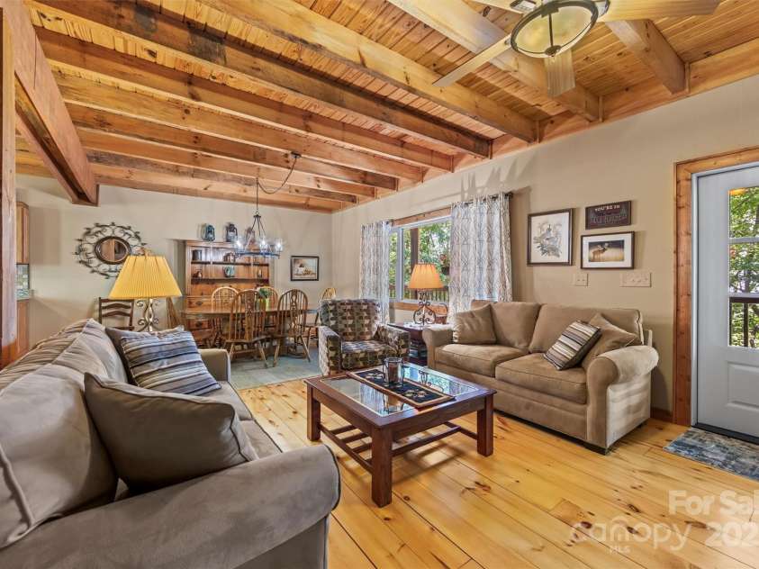 747 Bear Cove Circle, Bryson City, NC 28713.  MLS# CAR4278291, YatesRealty ID 24661. 