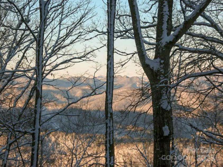 747 Bear Cove Circle, Bryson City, NC 28713.  MLS# CAR4278291, YatesRealty ID 24661. 