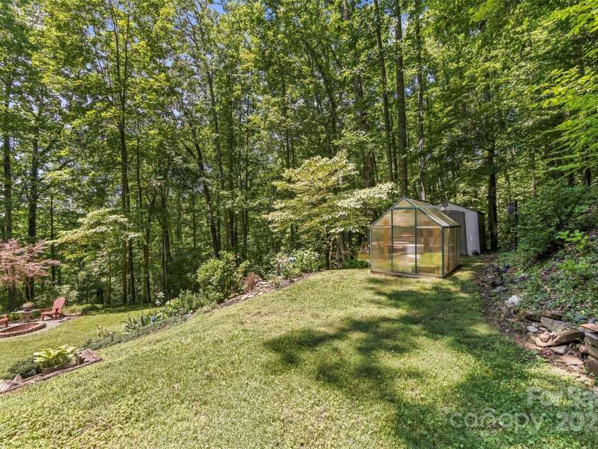 747 Bear Cove Circle, Bryson City, NC 28713.  MLS# CAR4278291, YatesRealty ID 24661. 