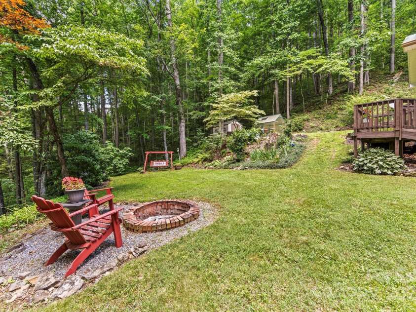 747 Bear Cove Circle, Bryson City, NC 28713.  MLS# CAR4278291, YatesRealty ID 24661. 