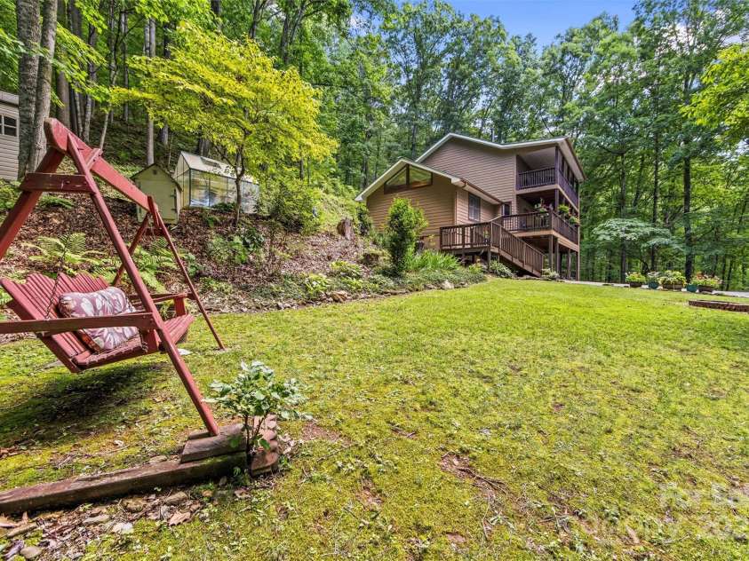 747 Bear Cove Circle, Bryson City, NC 28713.  MLS# CAR4278291, YatesRealty ID 24661. 