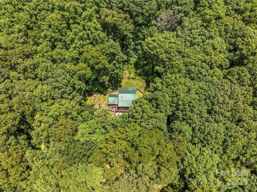 747 Bear Cove Circle, Bryson City, NC 28713.  MLS# CAR4278291, YatesRealty ID 24661. 