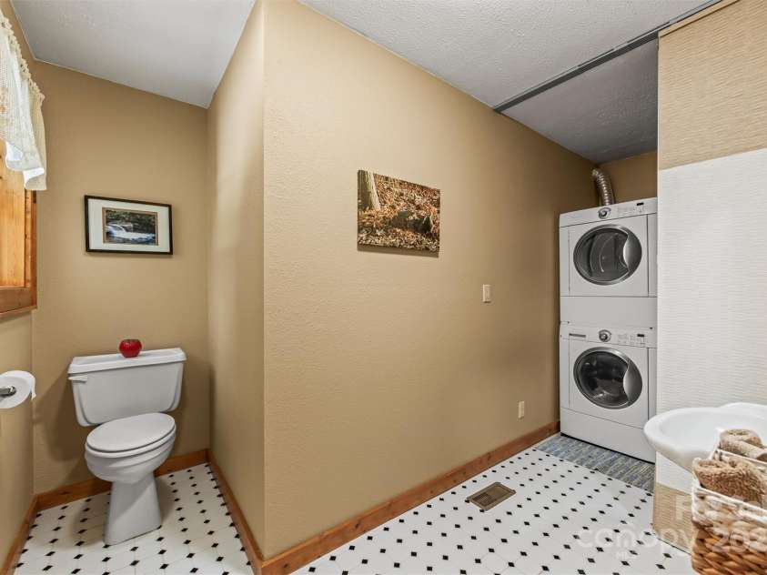 747 Bear Cove Circle, Bryson City, NC 28713.  MLS# CAR4278291, YatesRealty ID 24661. Main level 1/2 bath and laundry