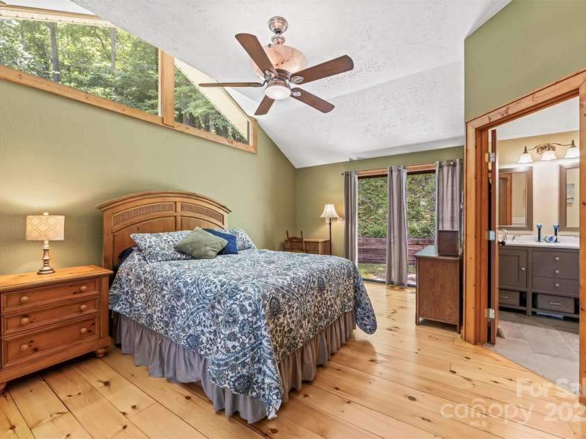 747 Bear Cove Circle, Bryson City, NC 28713.  MLS# CAR4278291, YatesRealty ID 24661. Spacious Primary Bedroom