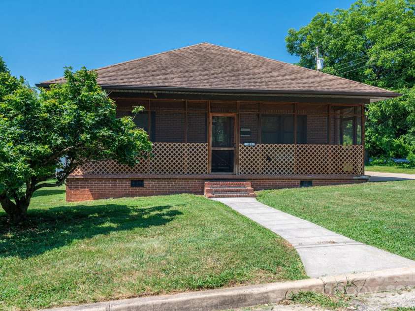 302 Planetree Drive, Belmont, NC 28012.  MLS# CAR4278888, YatesRealty ID 24662. 