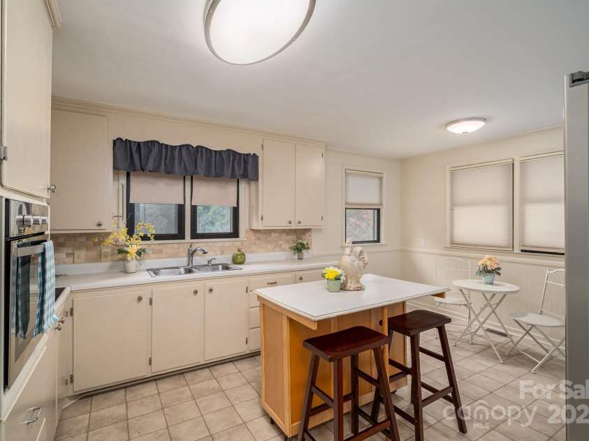 302 Planetree Drive, Belmont, NC 28012.  MLS# CAR4278888, YatesRealty ID 24662. 