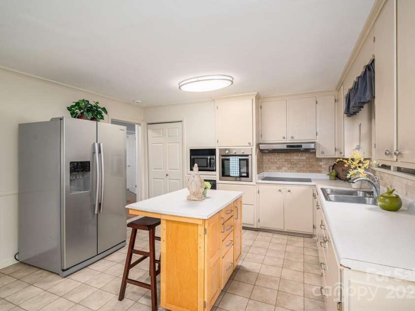 302 Planetree Drive, Belmont, NC 28012.  MLS# CAR4278888, YatesRealty ID 24662. 