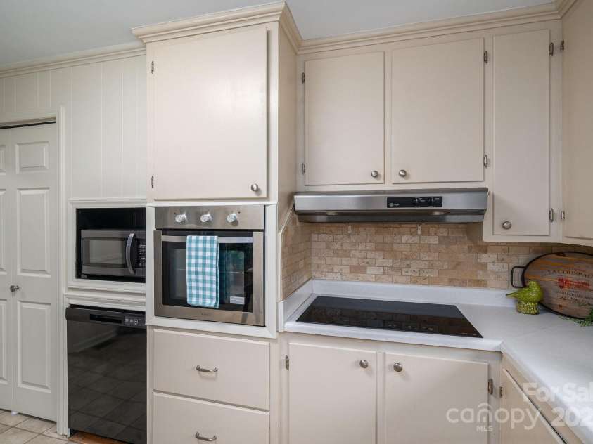 302 Planetree Drive, Belmont, NC 28012.  MLS# CAR4278888, YatesRealty ID 24662. 