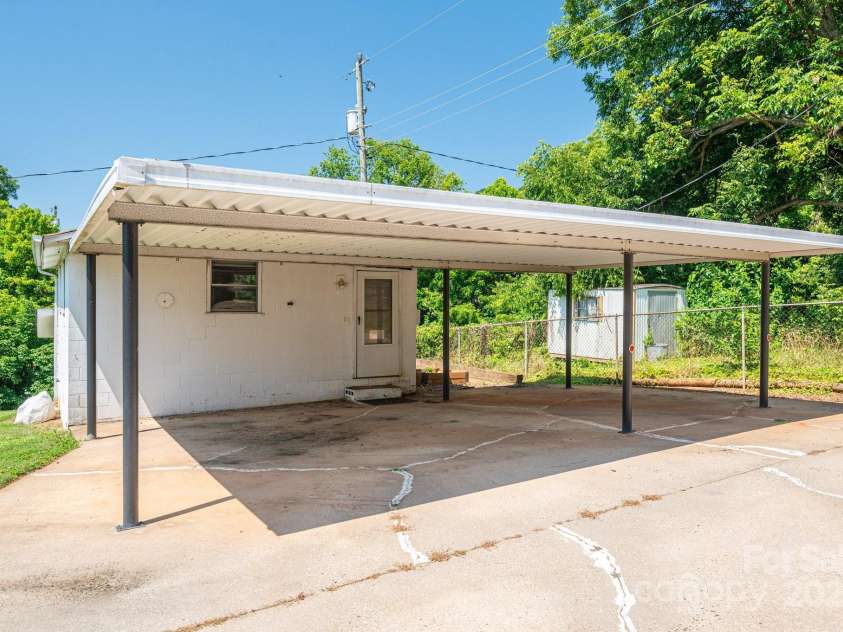 302 Planetree Drive, Belmont, NC 28012.  MLS# CAR4278888, YatesRealty ID 24662. 