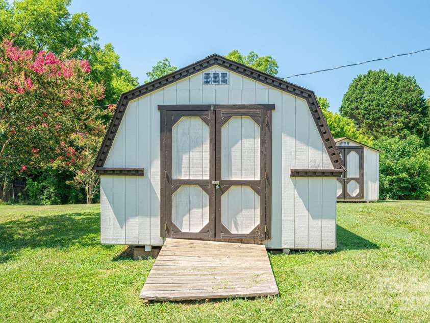 302 Planetree Drive, Belmont, NC 28012.  MLS# CAR4278888, YatesRealty ID 24662. 