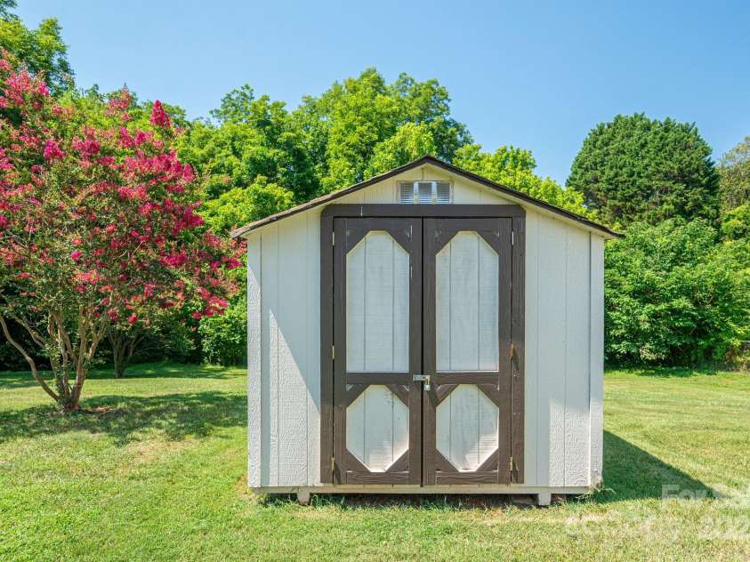 302 Planetree Drive, Belmont, NC 28012.  MLS# CAR4278888, YatesRealty ID 24662. 