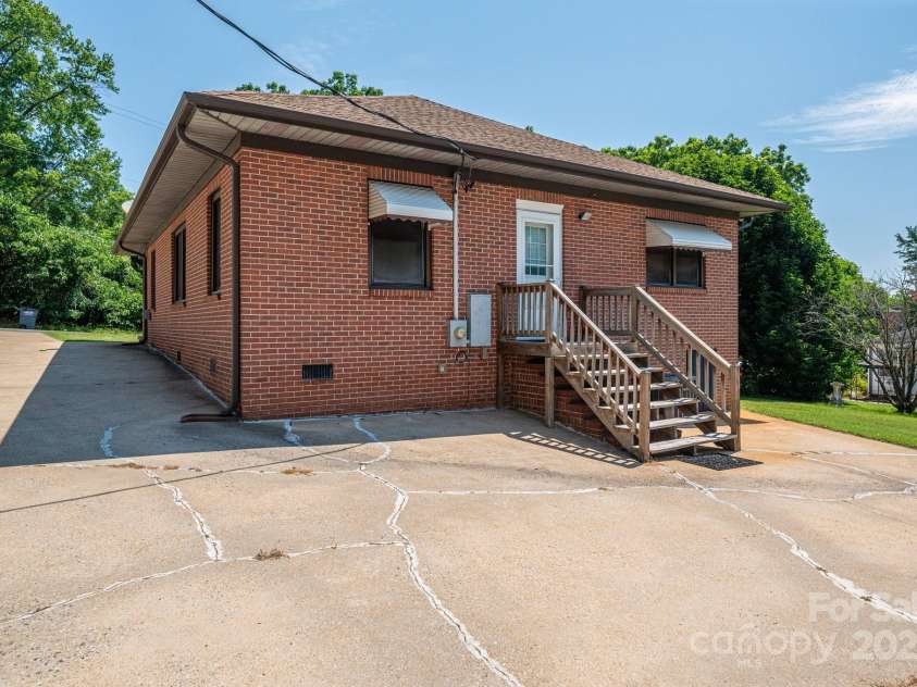 302 Planetree Drive, Belmont, NC 28012.  MLS# CAR4278888, YatesRealty ID 24662. 