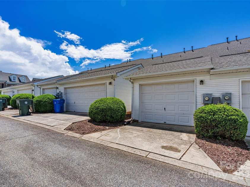 110 Dime Lane, Mooresville, NC 28117.  MLS# CAR4258926, YatesRealty ID 24663. Detached Garage