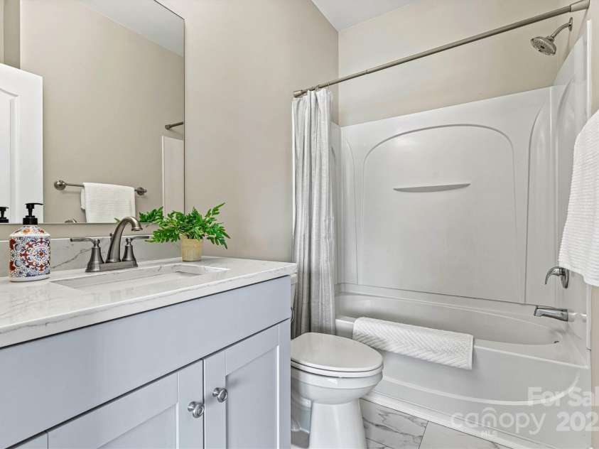 110 Dime Lane, Mooresville, NC 28117.  MLS# CAR4258926, YatesRealty ID 24663. Primary en-suite
