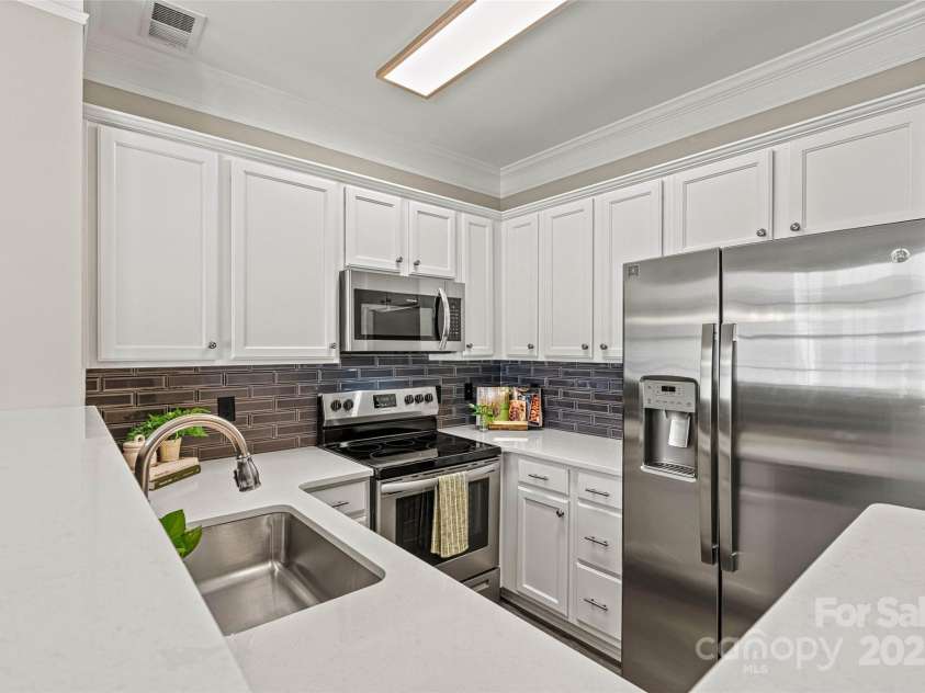110 Dime Lane, Mooresville, NC 28117.  MLS# CAR4258926, YatesRealty ID 24663. Stainless steel appliances
