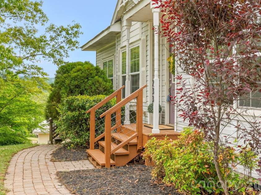 233 Thompson Cove Road, Clyde, NC 28721.  MLS# CAR4380659, YatesRealty ID 24663. 