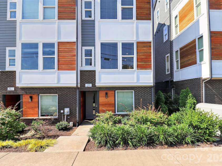 2111 Isom Street, Charlotte, NC 28208.  MLS# CAR4385066, YatesRealty ID 24666. 