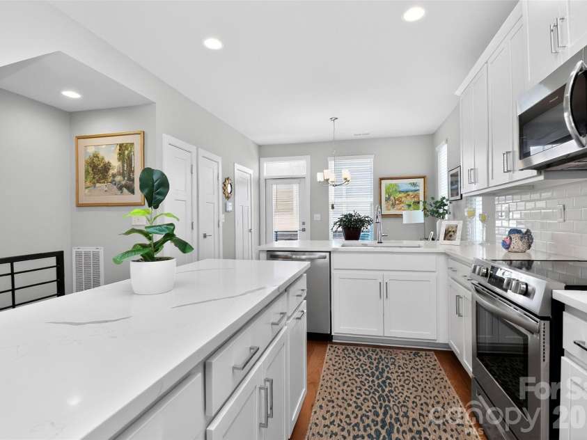 2111 Isom Street, Charlotte, NC 28208.  MLS# CAR4385066, YatesRealty ID 24666. 