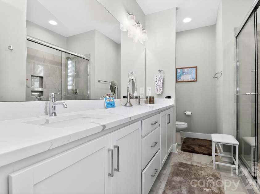 2111 Isom Street, Charlotte, NC 28208.  MLS# CAR4385066, YatesRealty ID 24666. 