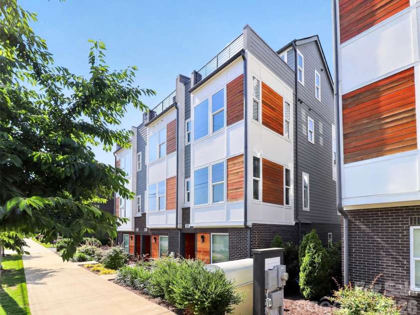 2111 Isom Street, Charlotte, NC 28208.  MLS# CAR4385066, YatesRealty ID 24666. Beautiful End Unit