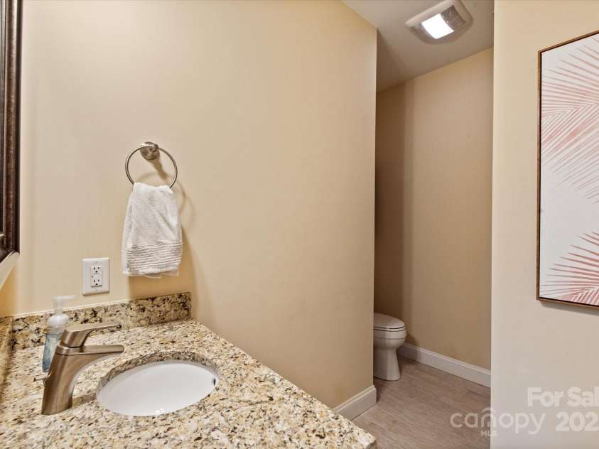 189 Mills Lane, Fort Mill, SC 29708.  MLS# CAR4259417, YatesRealty ID 24667. Ensuite bathroom attached to the bonus room/fifth bedroom